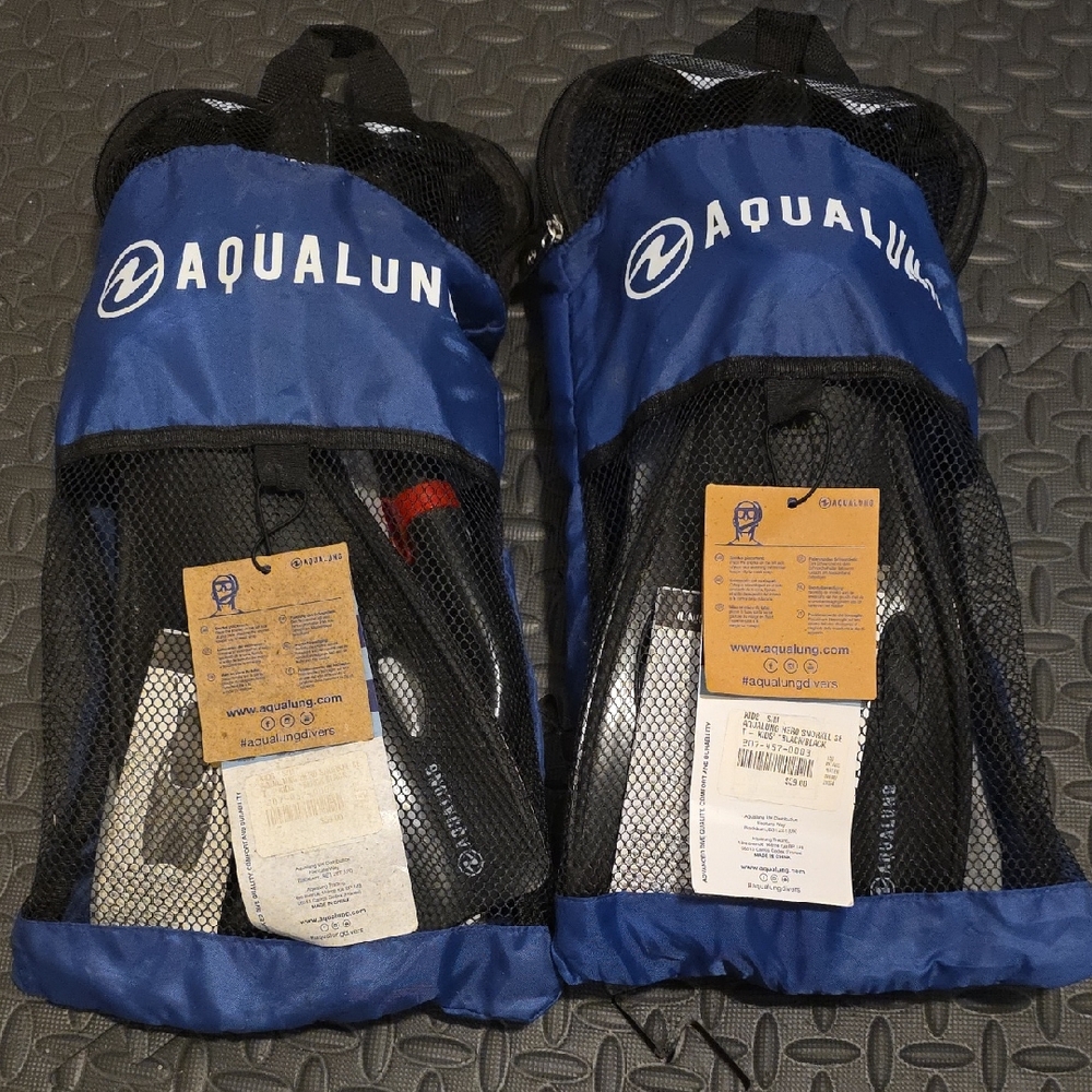 AquaLung Snorkeling Gear Set with Mesh Bags